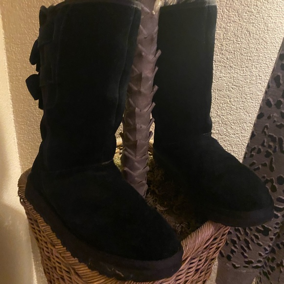 Black Uggs - Picture 6 of 7